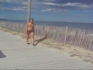Nudista mladý samice natočený na pláž 3