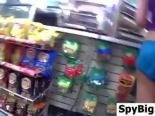 Super zadok v kraťase na the 7 eleven