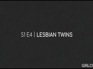 Girlcore 女同志 双胞胎 诱惑 由 克里斯汀 斯科特