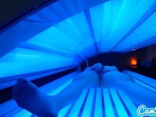 Adolescente latina consigue pillada frotamiento su clítoris mientras utilizando un tanning cama