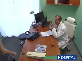 Fakehospital i madh cica mjaltë ka një prapa problem