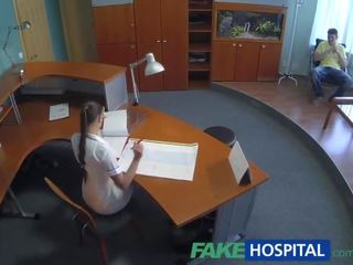 Fakehospital еротичний медсестра heals пацієнт з жорсткий офіс для дорослих кліп