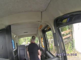 Pelirroja molesto anal sexo vídeo en falso taxi
