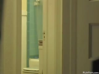 Skrytý vačka na manželka immediately po sprchový