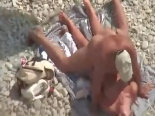 Bãi biển gái điếm nudists quái trong bãi biển alone