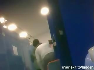 Spying ýalaňaç teens and milfs in change room movie