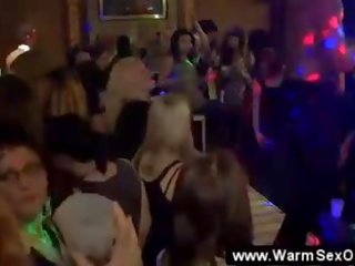 Hujuwly lover sucks a buddy on the dancefloor