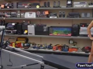 خشب الأبنوس بيادق لها كس و مارس الجنس شاق في ال pawnshop