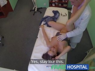 Fakehospital specialist dobi jajca globoko s biseksualno bolnik whilst suitor
