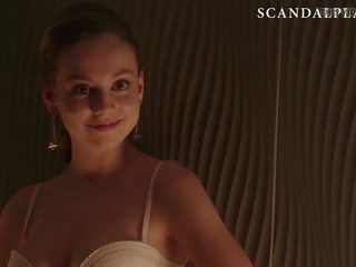 Ester exposito nud sex scenă în swell pe scandalplanet
