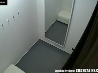 Menarik warga czech remaja snooped dalam berubah bilik!