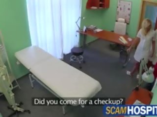 Pervy enfermera sexualmente seduce nuevo paciente