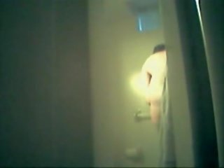 นมโต หญิง peeped หลังจาก การอาบน้ำ