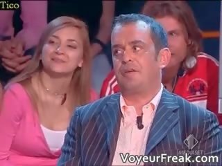 Une mamelon slip sur italien la télé voyeur came part4