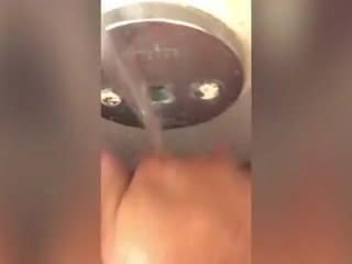 Bbw λατίνα δεσποινίδα madii υγρός fucks τον εαυτό της σε μπάνιο