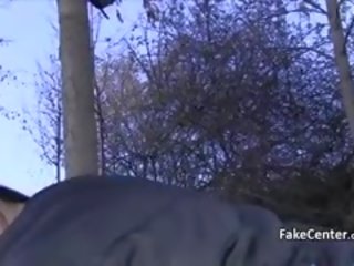 Warga ukrainia streetwalker fucked untuk wang di luar rumah