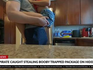 Adolescente thief pillada robando booby trapped paquete porno vids