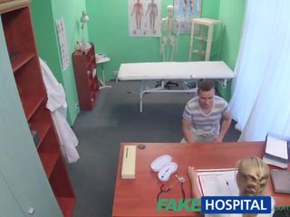 Fakehospital stud bắt cho y tá một creampie