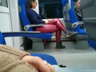 Sconosciuto jerked e succhiare me in il treno