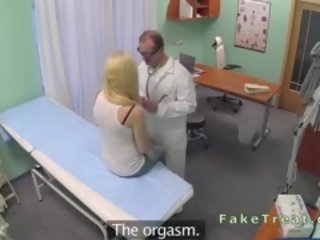 Zmyselný blondýna jebanie lekárske osoba