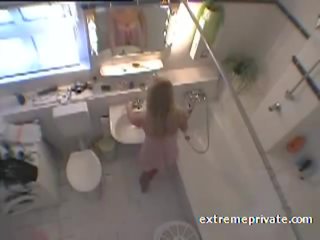 间谍 我的 金发 niece 简 在 该 浴室