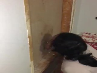 Belle mère en la gloryhole