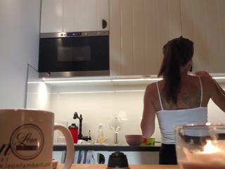 Perfect pokies op de keuken camera braless sylvia en haar