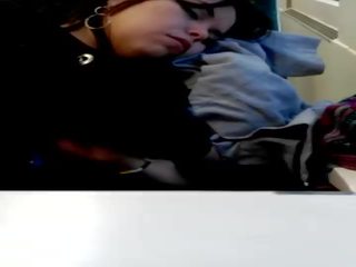 Pacar perempuan tidur benda yang mengairahkan seks di melatih mata-mata dormida en tren