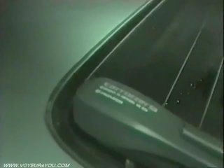 Hardcore xxx film în the masina este captured de o spion camera