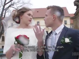 Hunt4k. reich mann bezahlt gut bis fick first-rate jung plätzchen auf sie hochzeit tag