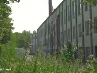 Jeny smith 無 短褲 在 abandoned factory. 實 bewitching advanture