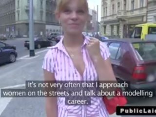 צ'כית חובבן enchantress מזיין ב ציבורי