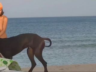 Barat pantai orang telanjang