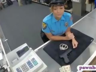 Latina con grande tetitas consigue su coño roscado por pawn colegial