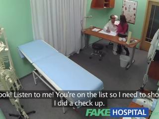 Fakehospital intern decides 臟 視頻 是 該 最好的 治療 可用的
