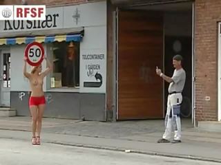 Topless girls help police with speed control in Danemark