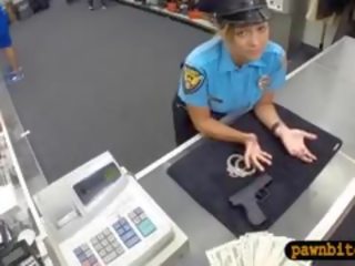 Polisiýa officer pawns her muff and fucked by sexually aroused pawn man