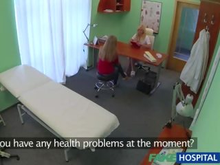 Pervy νοσοκόμα σεξουαλικά σαγηνεύει νέος ασθενής