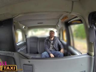 Femalefaketaxi три збудливий сесій і еякуляція на людину в в назад